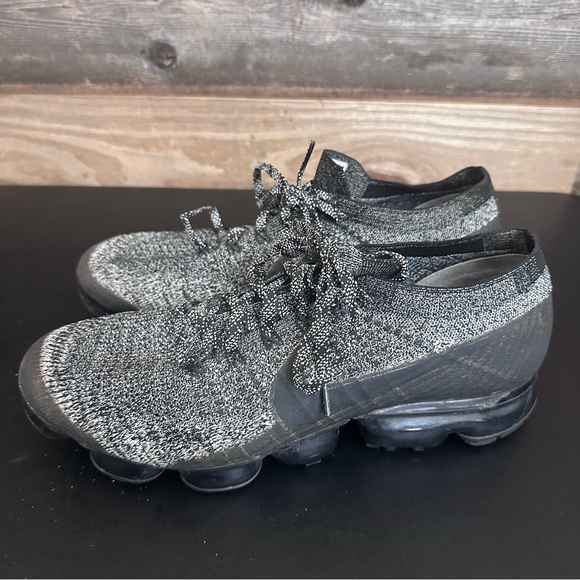 Nike Air Vapormax Flyknit Mens Size 11 Oreo Cookies Sneaker Athleisure - Picture 2 of 9